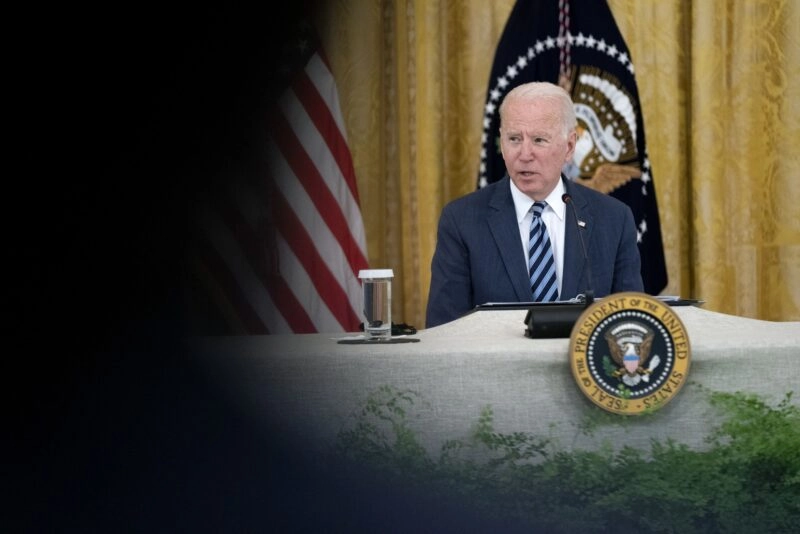 Biden to Meet With CEOs of Walmart, CVS on Holiday Supply-Chain Issues